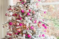 10 Visionary Christmas Tree Decorating Styles