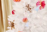 Crafting Christmas: 3 Chic Tree Ornaments from Upcycled Paper