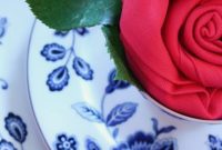 Roundup: Six Creative Napkin Flower Ideas