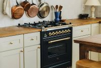 How to Deep Clean Your Oven Door for a Sparkling Finish