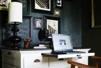 Visually Striking Spaces: 10 Rooms Enhanced by Elegant Black Walls