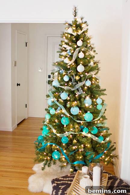 10 Visionary Christmas Tree Decorating Styles 6 Creative blue ombré Christmas tree with a stunning color gradient from light to dark