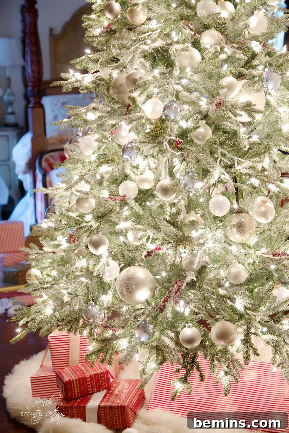 10 Visionary Christmas Tree Decorating Styles 7 Sparkling white and silver Christmas tree radiating an elegant, frosty glow