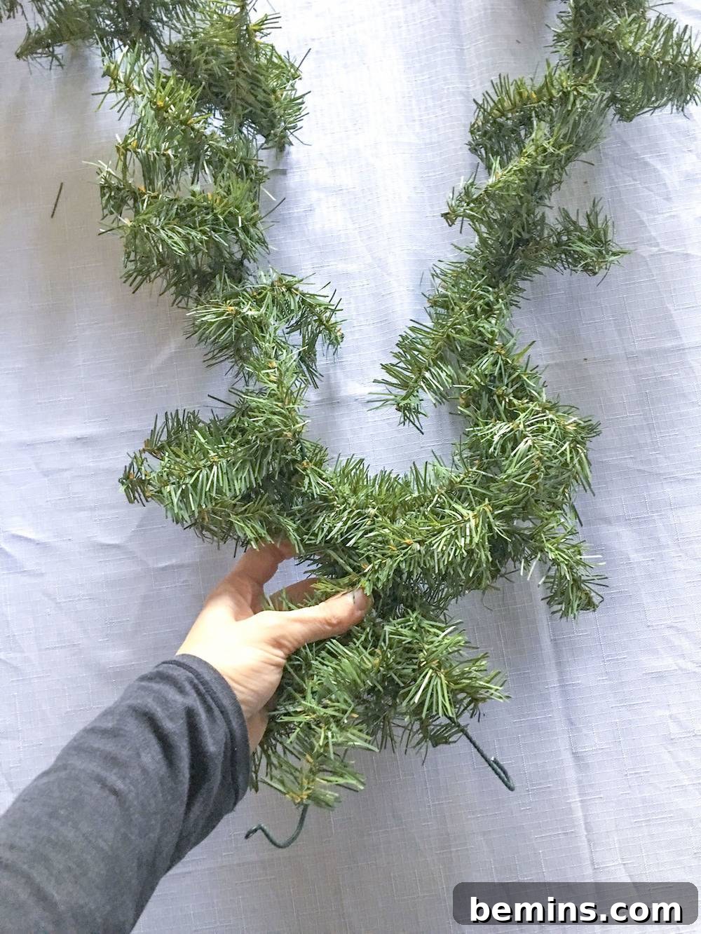 Twisting garlands together