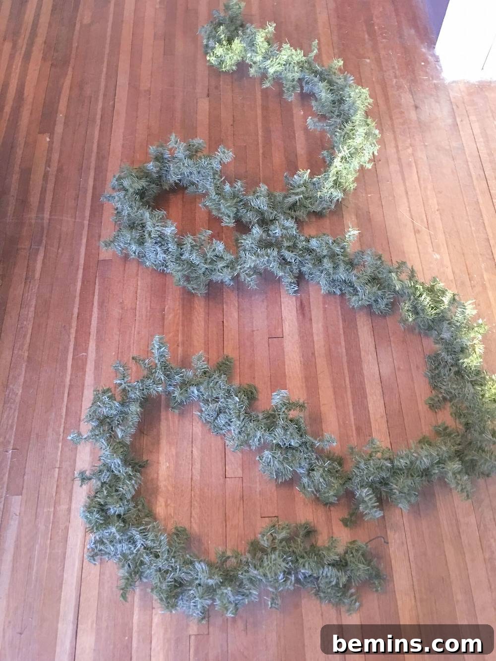 Combined garland base