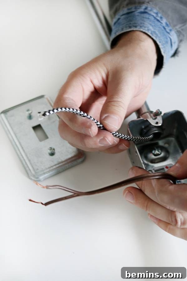 Preparing the Lamp Cord