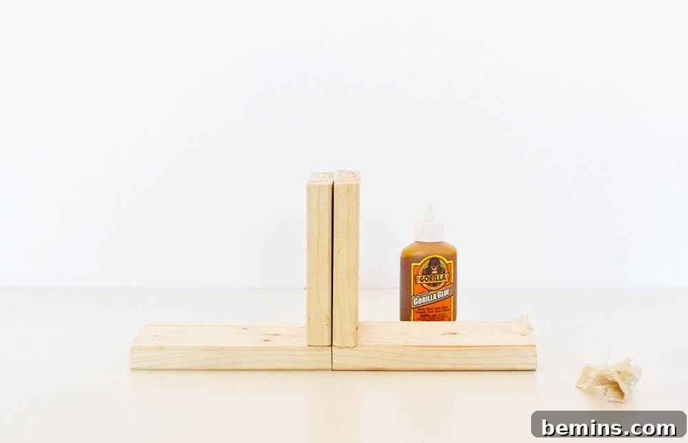 Clamping glued wooden pieces for bookend base