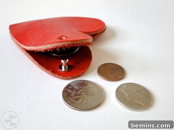 Last-Minute Valentine's Day Gifts That Will Steal Their Heart 13 Leather Heart Coin Purses