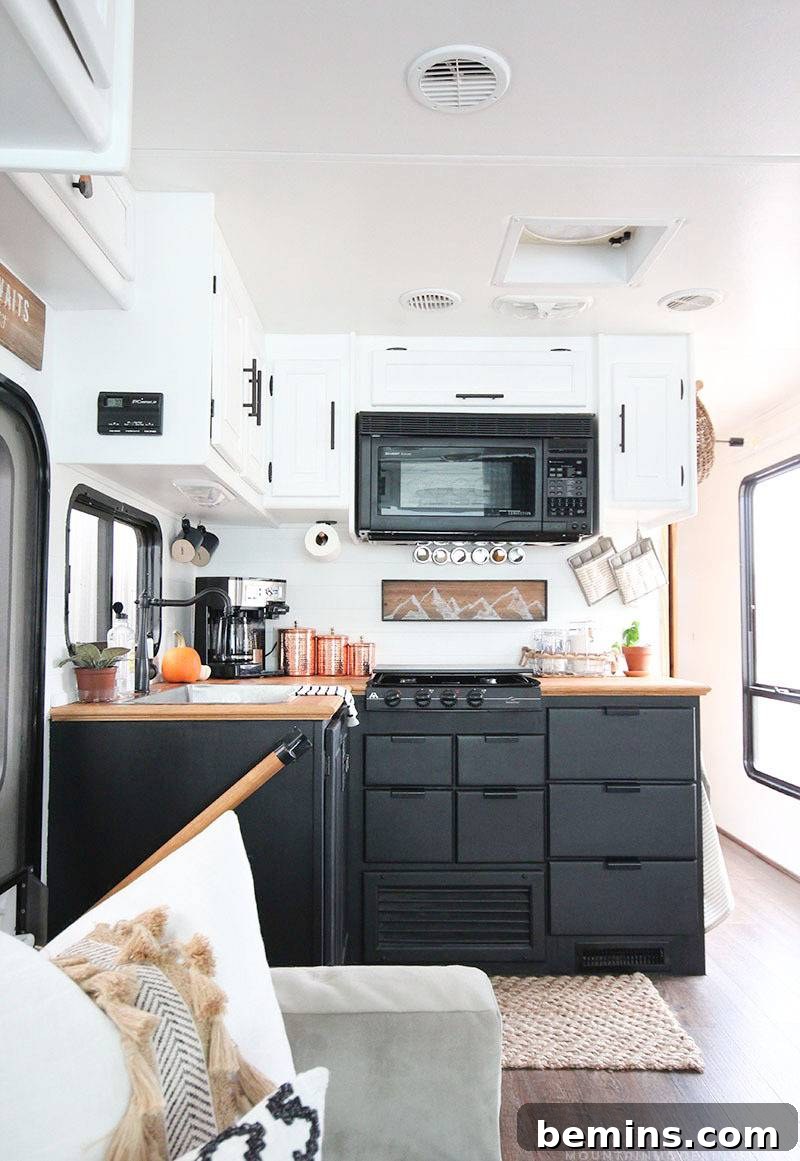 Micro Living: 40 Inspiring Tiny Homes 22 40 Mini Living Spaces We're Crushing On