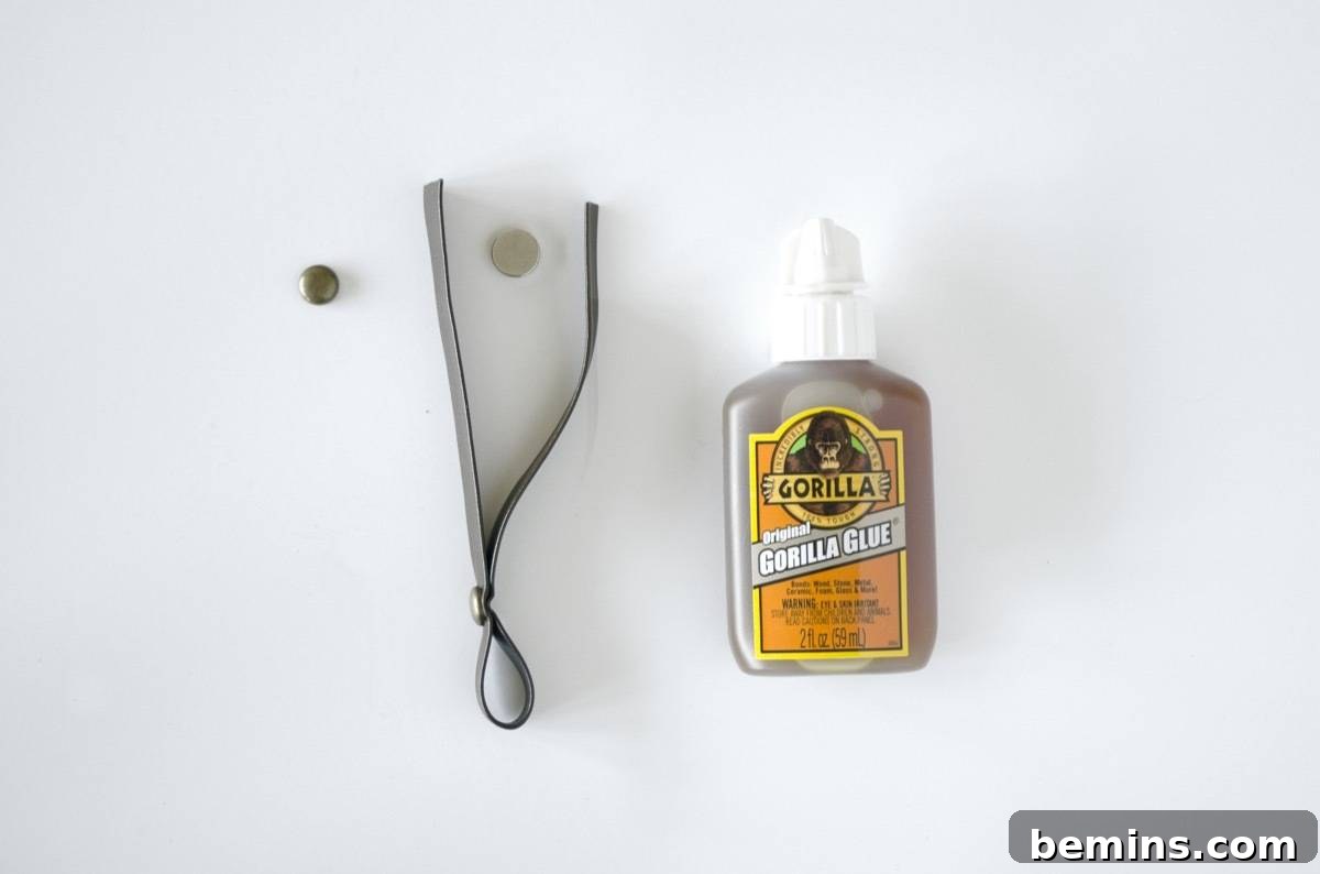 Using magnets, you can store all kinds of things! Make this magnetic paper towel holder.