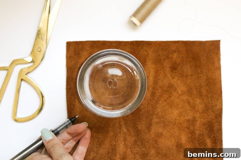 DIY Round Leather Headphone Organizer