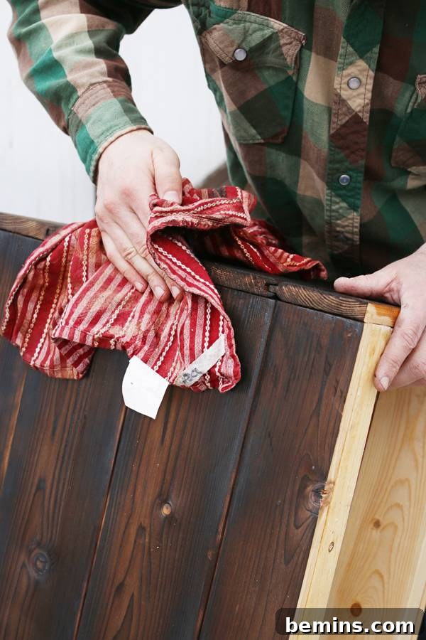 Finishing the box with natural oil