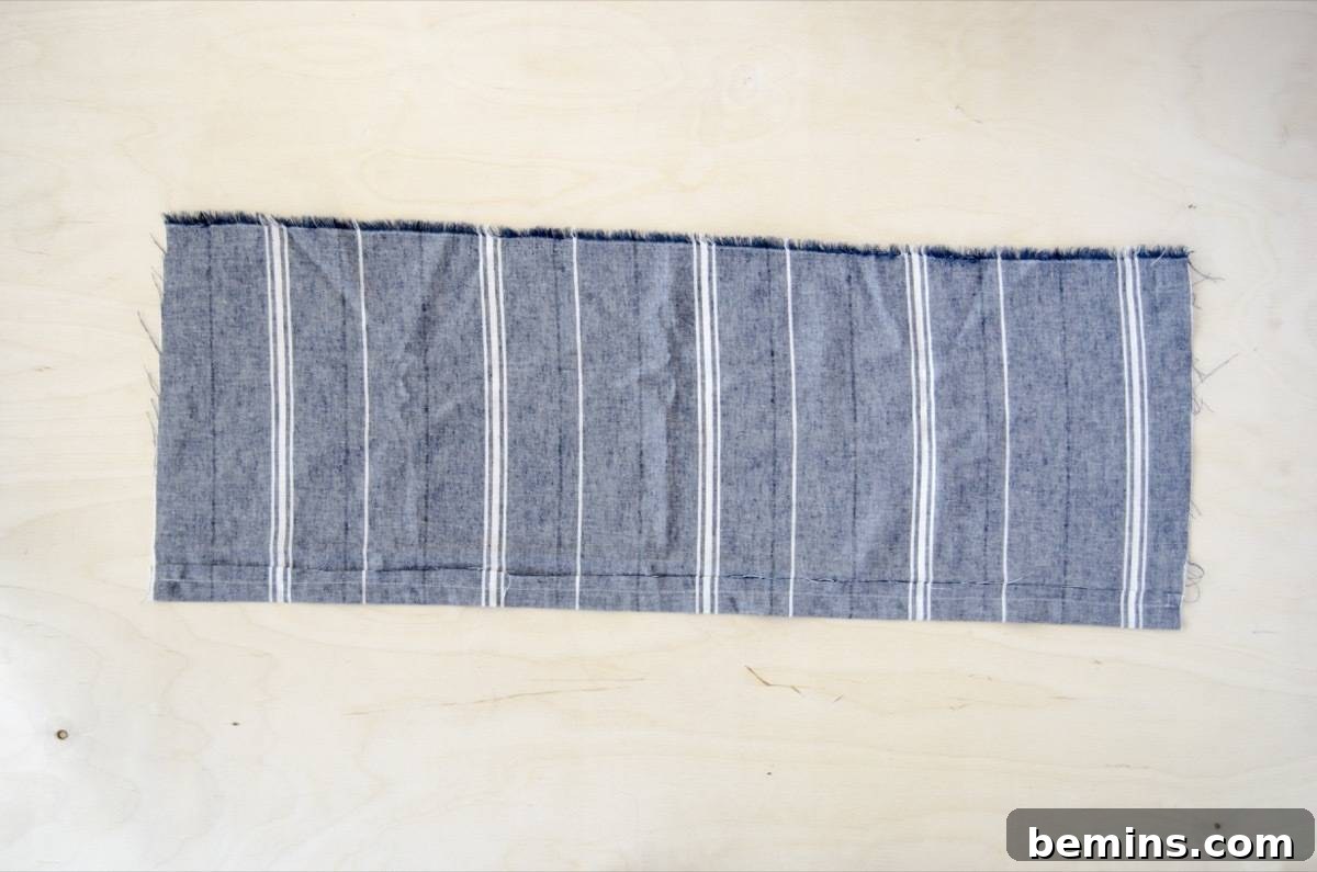 Half apron tutorial: Sew hemline to top of pocket