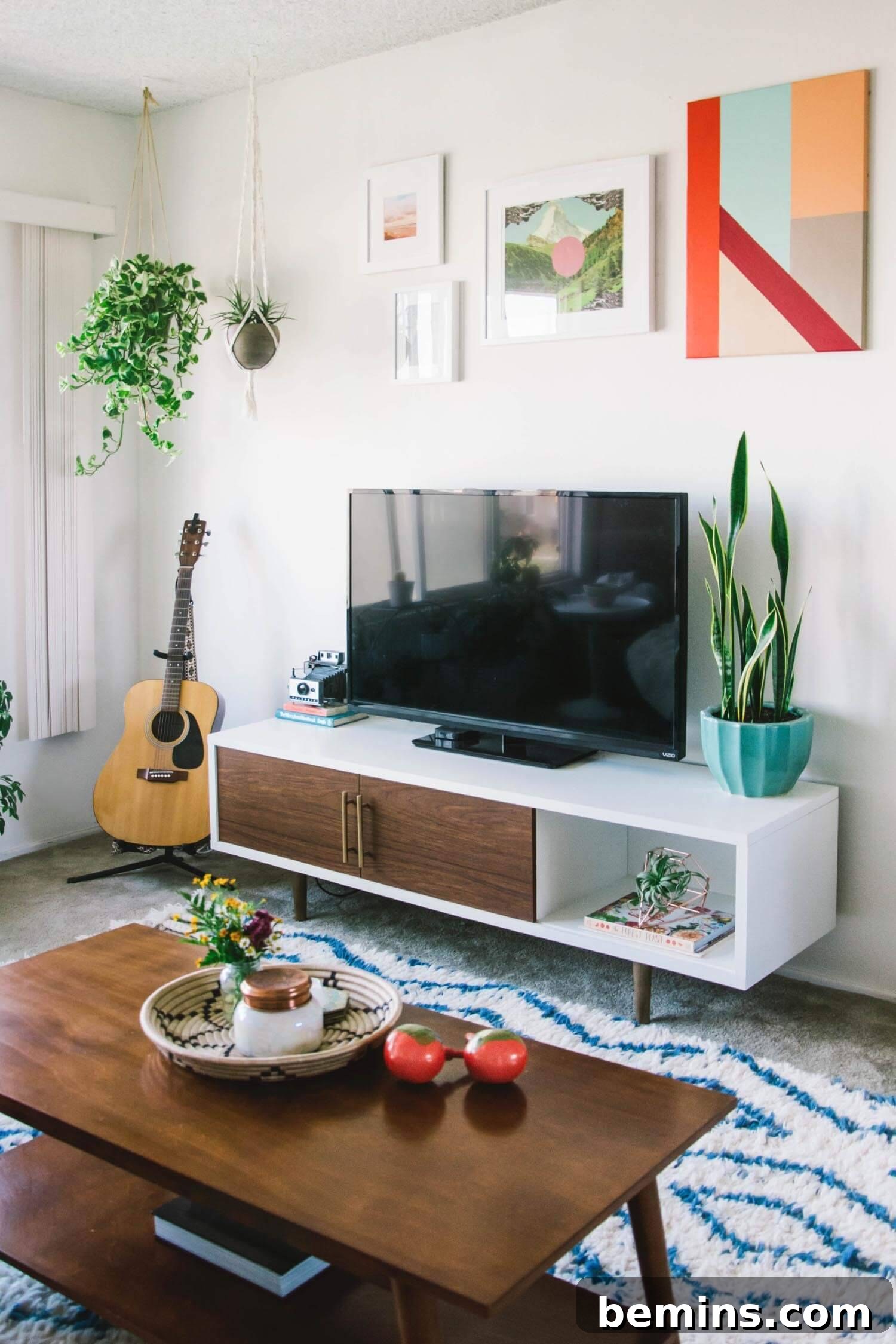 Small Gallery Wall Above TV