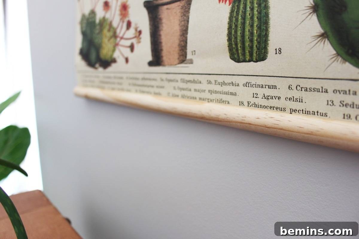 Close-up of the magnetic hanging poster frame