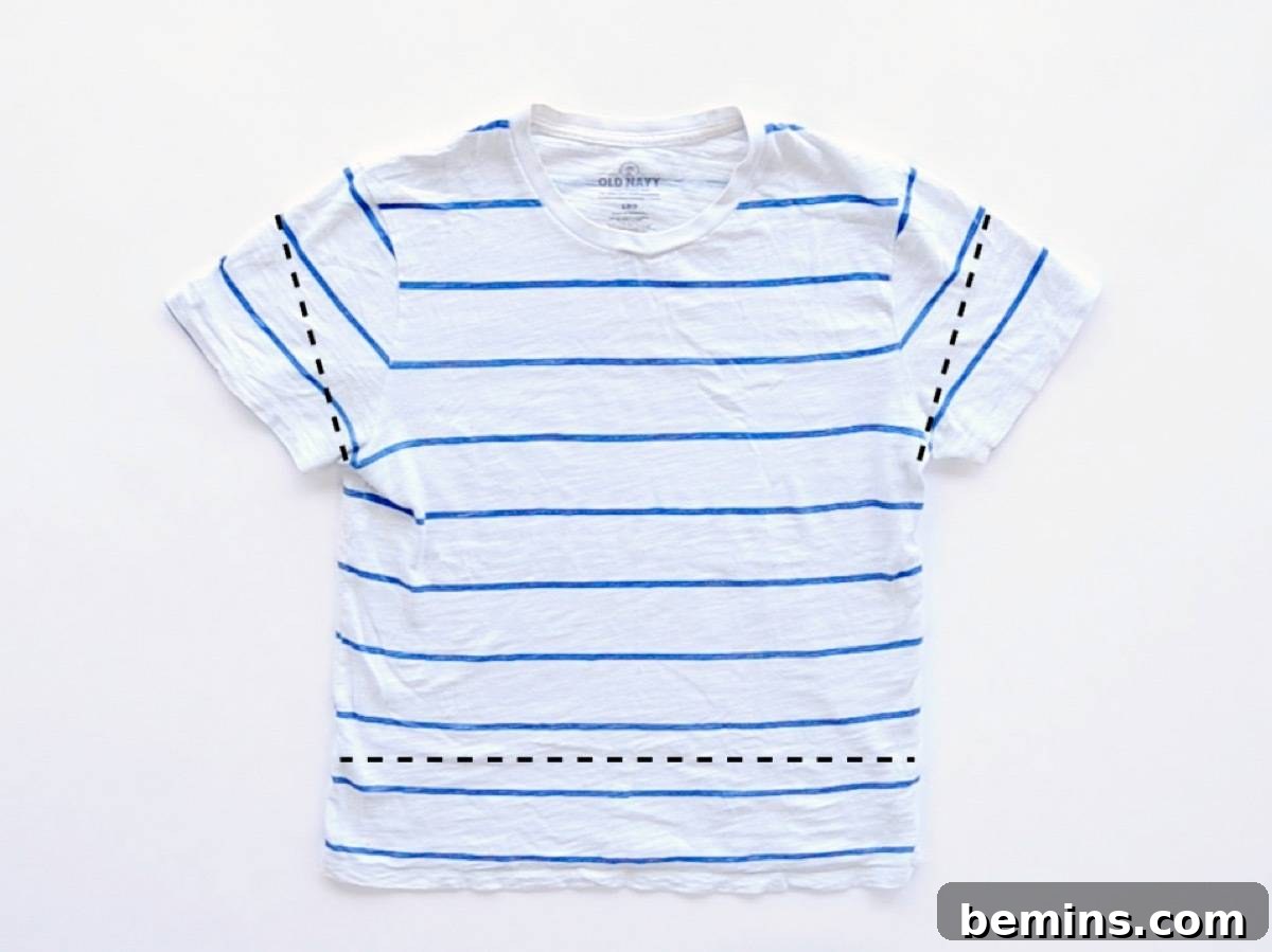 Three Creative T-Shirt Transformations 19 How to transform a regular t-shirt into a crop top with a pocket