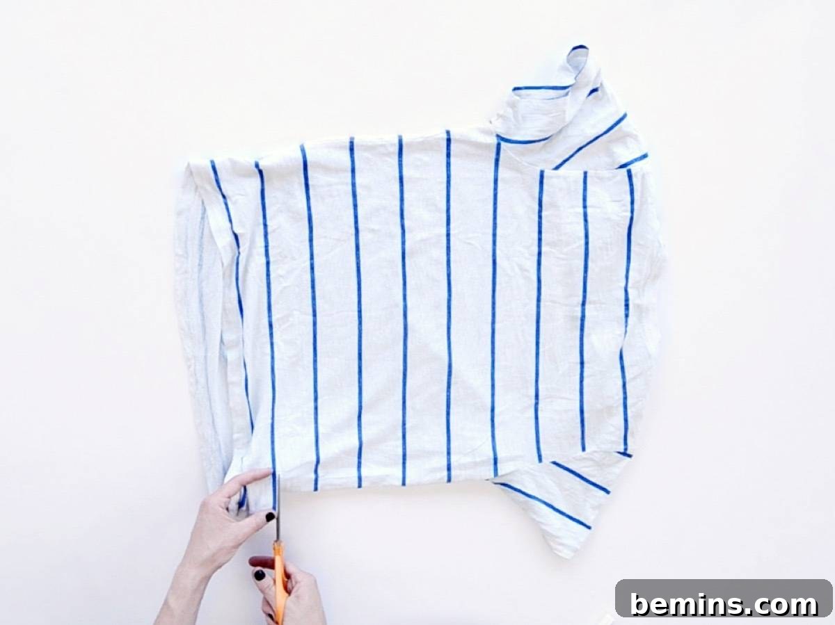Three Creative T-Shirt Transformations 20 How to transform a regular t-shirt into a crop top with a pocket