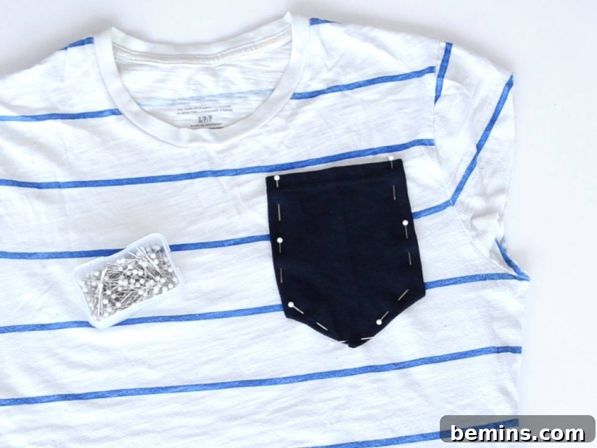 Three Creative T-Shirt Transformations 23 How to transform a regular t-shirt into a crop top with a pocket
