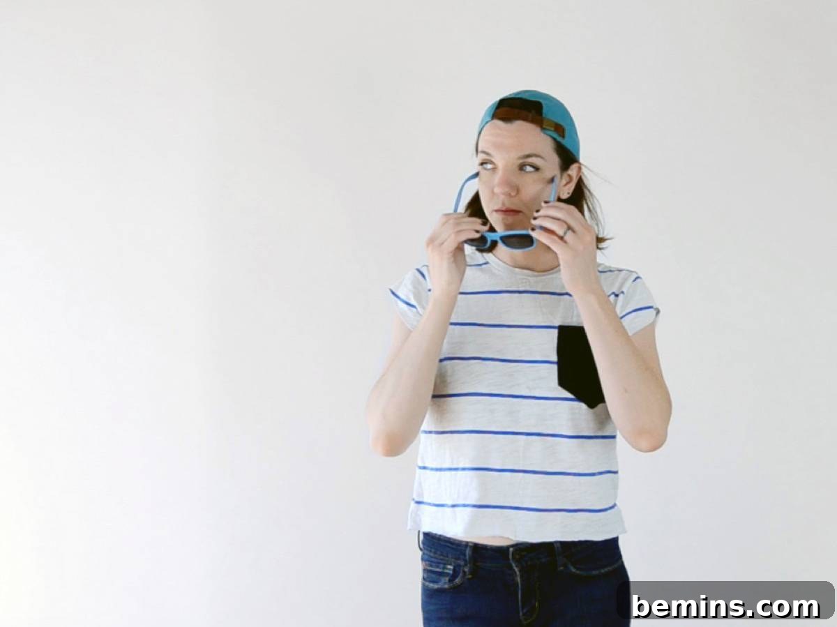 Three Creative T-Shirt Transformations 25 How to transform a regular t-shirt into a crop top with a pocket