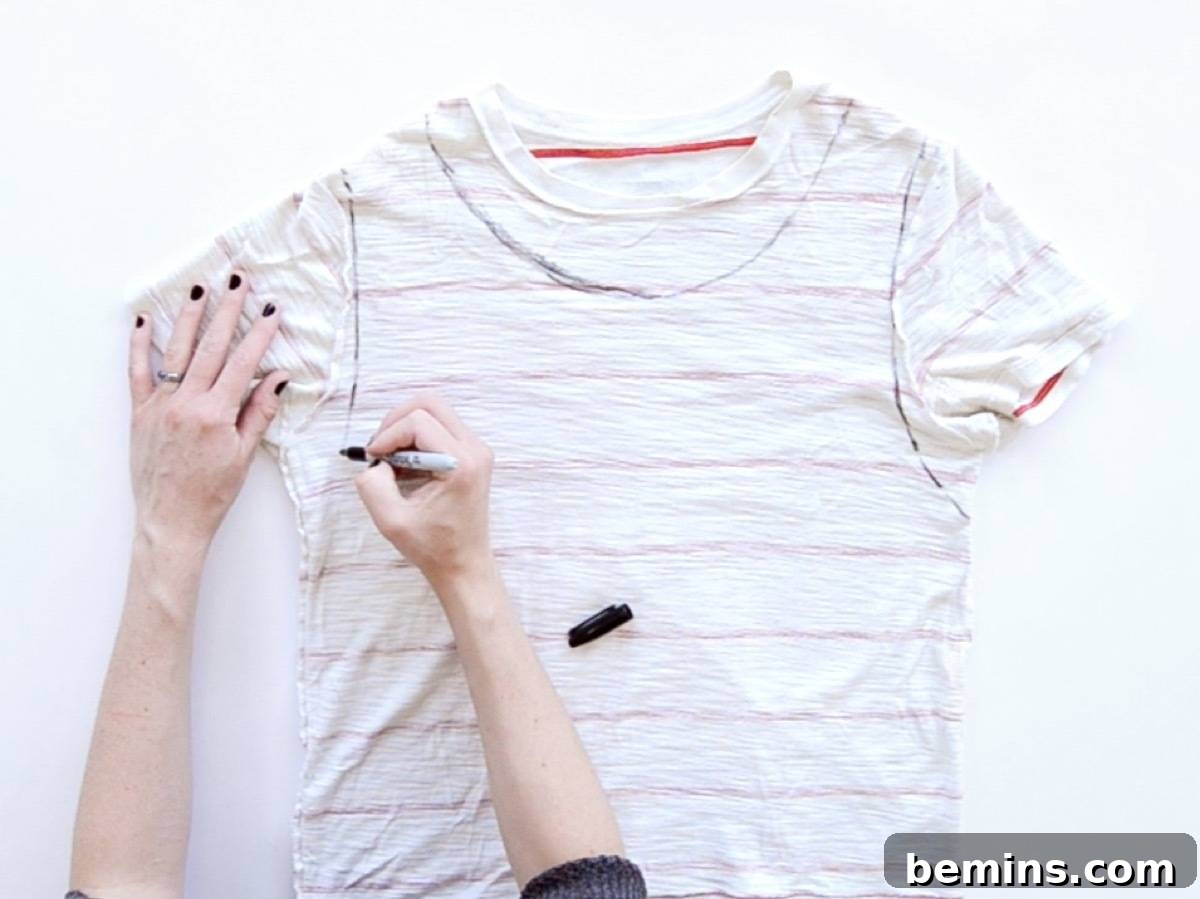 Three Creative T-Shirt Transformations 5 How to transform a regular t-shirt into a scoop neck shirt with just scissors