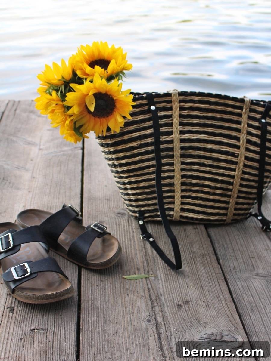 How to transform a straw tote bag into a cute little backpack - perfect for picnics