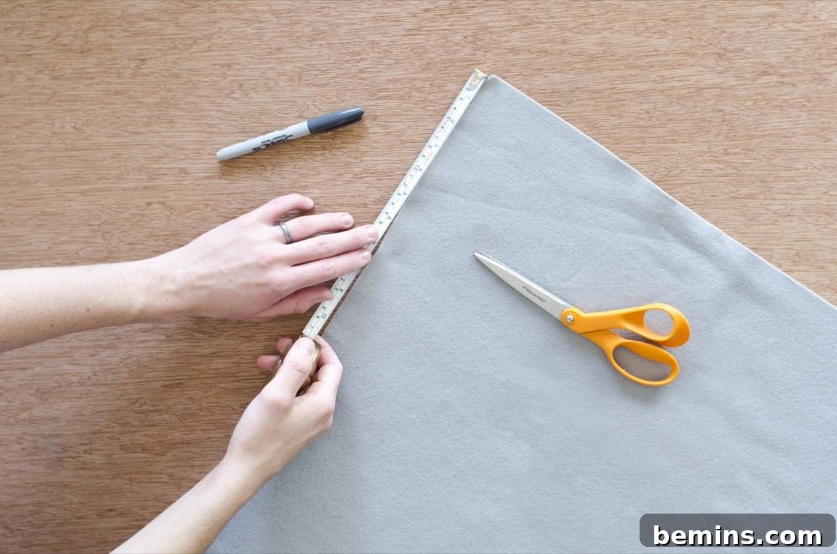DIY Faux Fur Pouf on a Budget 4 Step 1: Cutting the Felt Square