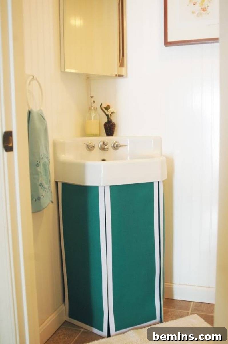Pedestal sink skirt