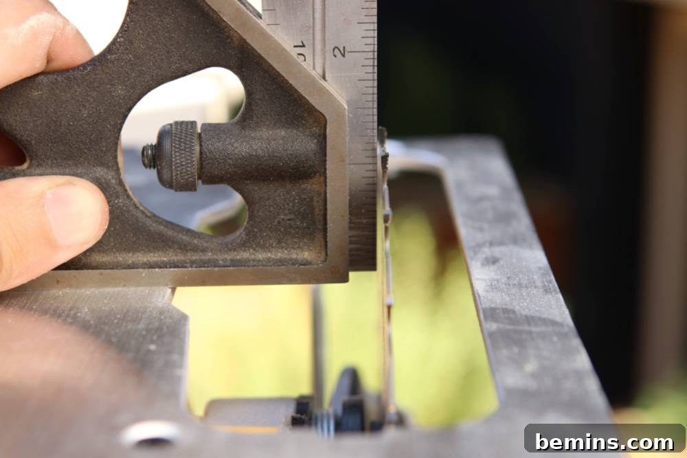 Power Tools 101: Mastering the Circular Saw Essential Circular Saw Skills for Every DIYer 6 Checking the Angle of the Circular Saw Blade