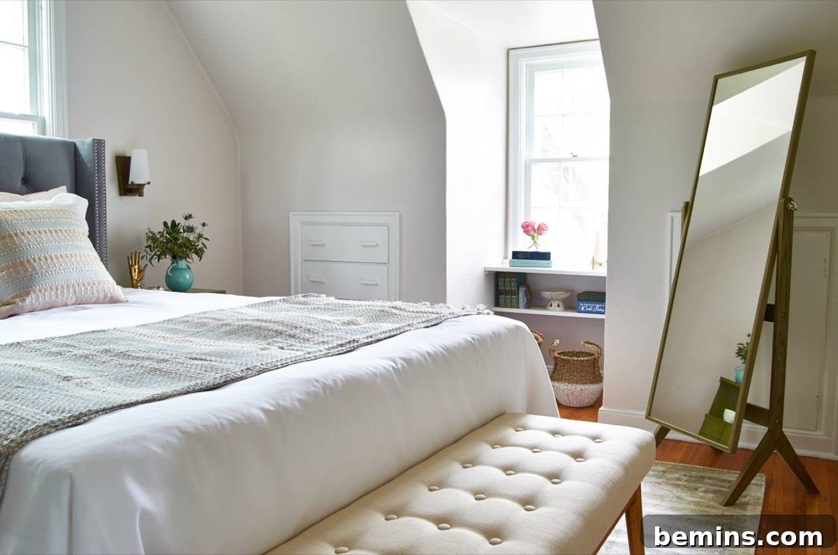 End of Bed Bench with Stand Up Mirror