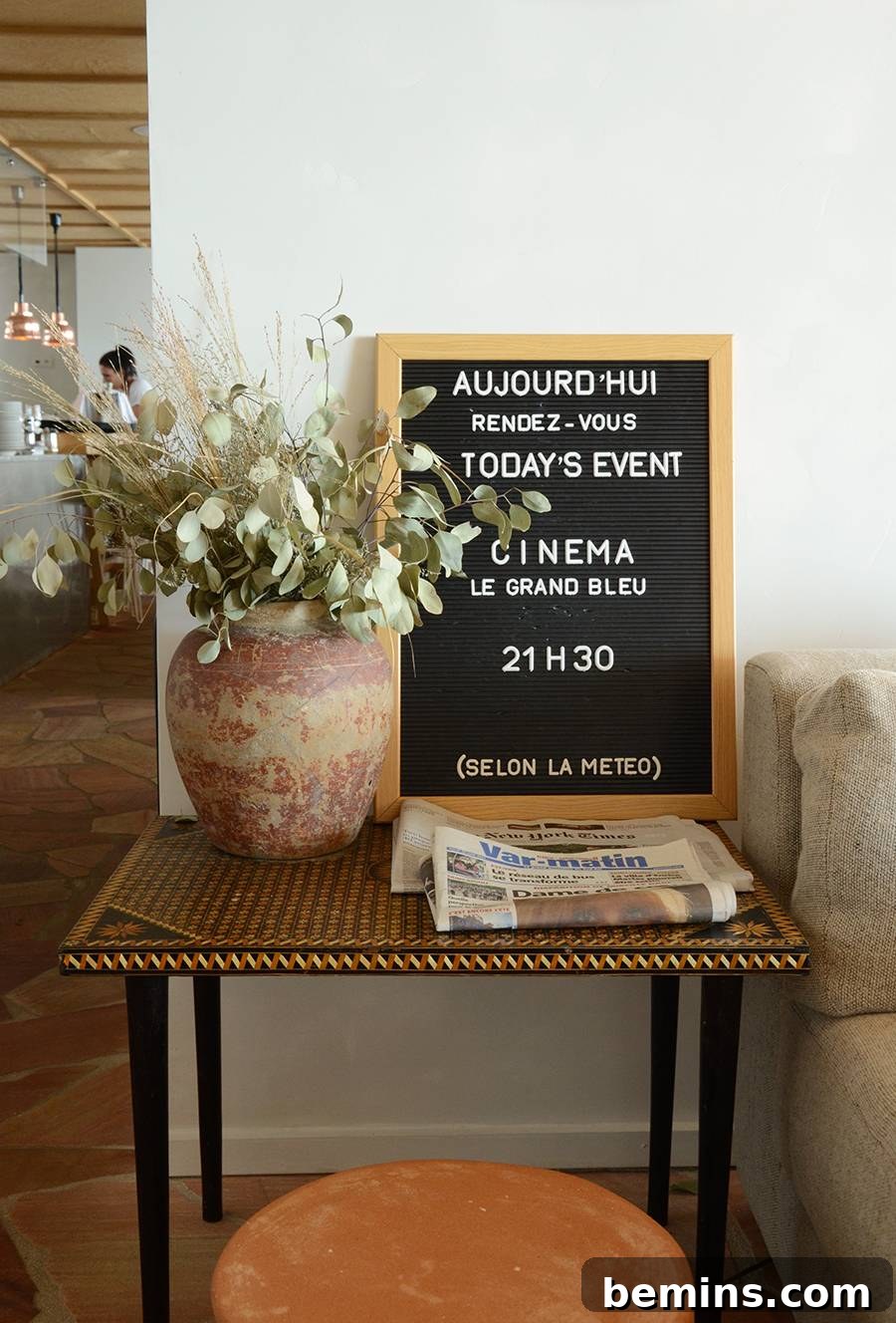 Reclaimed Wood Counter in a Parisian Coffee Shop