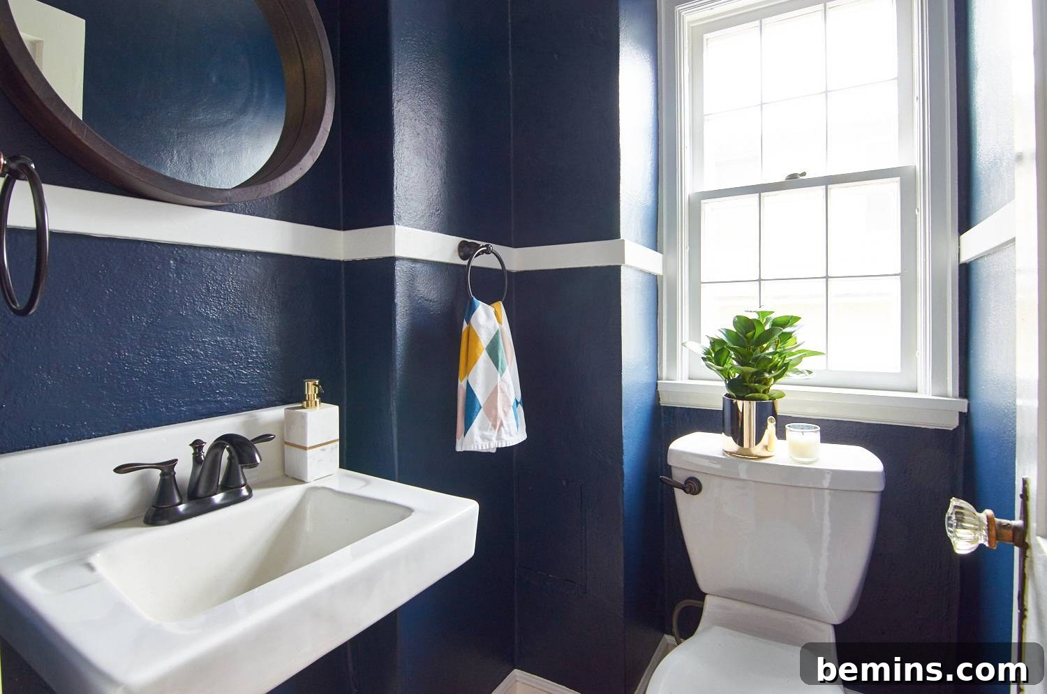Using a dark color in a small space