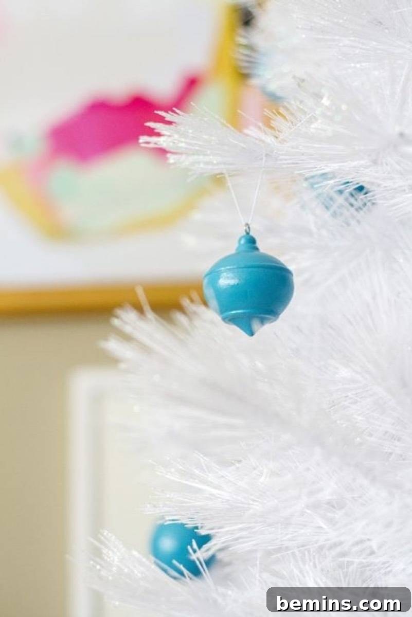 High-gloss wood ornaments