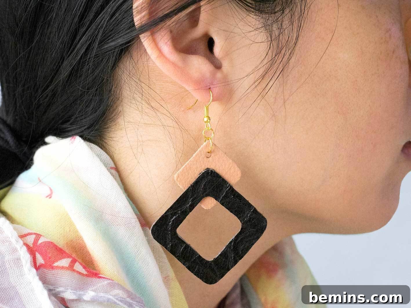 Leather Earring DIY: A Budget-Friendly Christmas Craft 17 DIY leather earrings - the perfect Christmas gift that won't break the bank