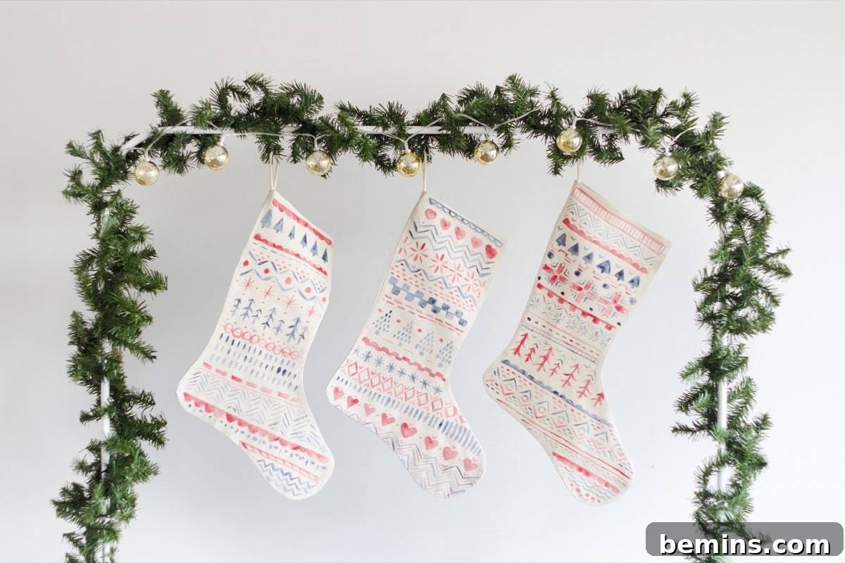 Nordic patterns in a watercolor effect | Learn how to hand-paint patterns for the holidays on stockings.