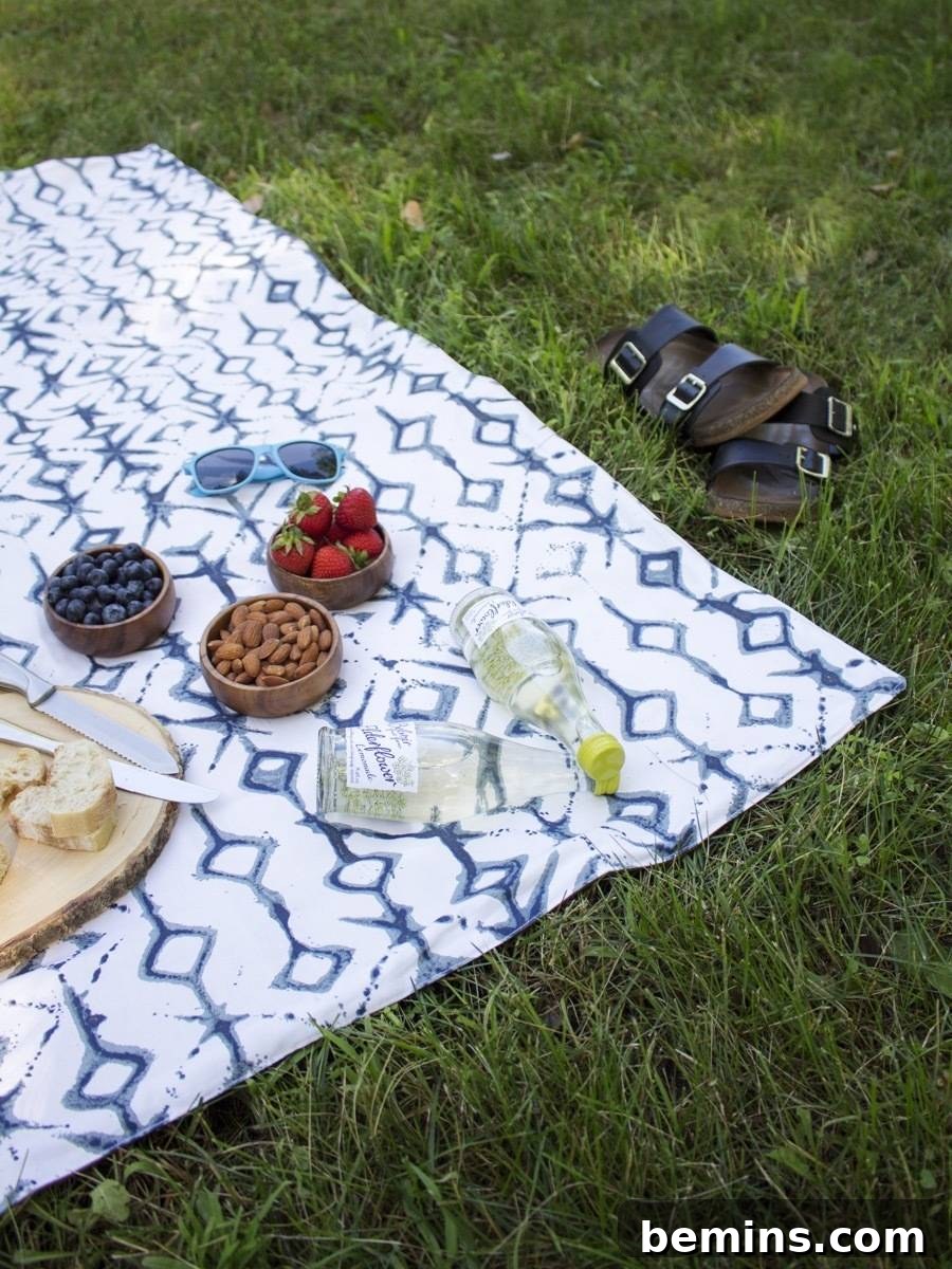 Our Top 15 DIY Projects That Shined in 2017 15 Waterproof Picnic Blanket DIY