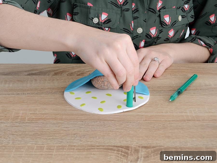 Effortless Green: DIY Vertical Garden Pockets 8 Attaching the Clay Pocket to the Circle Backing
