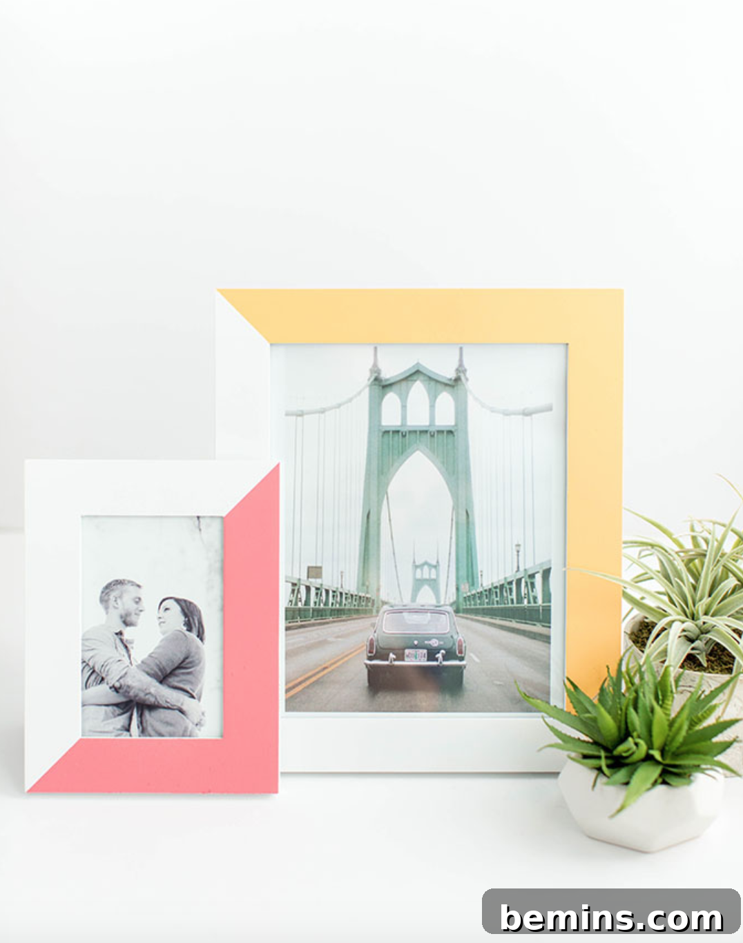 Picture frame makeover ideas - Photo via Dream Green DIY