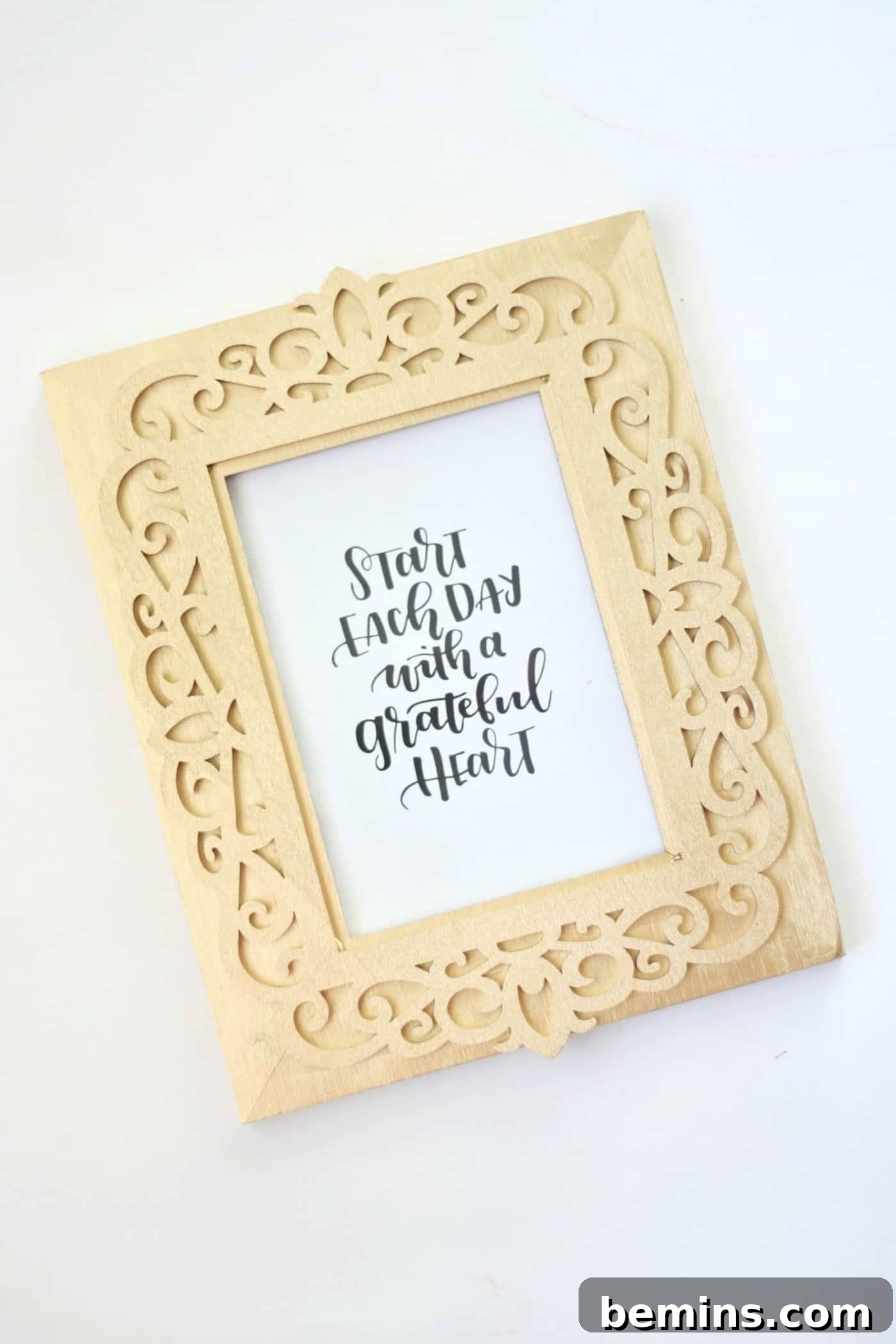 Picture frame makeover ideas - Photo via DIY Candy