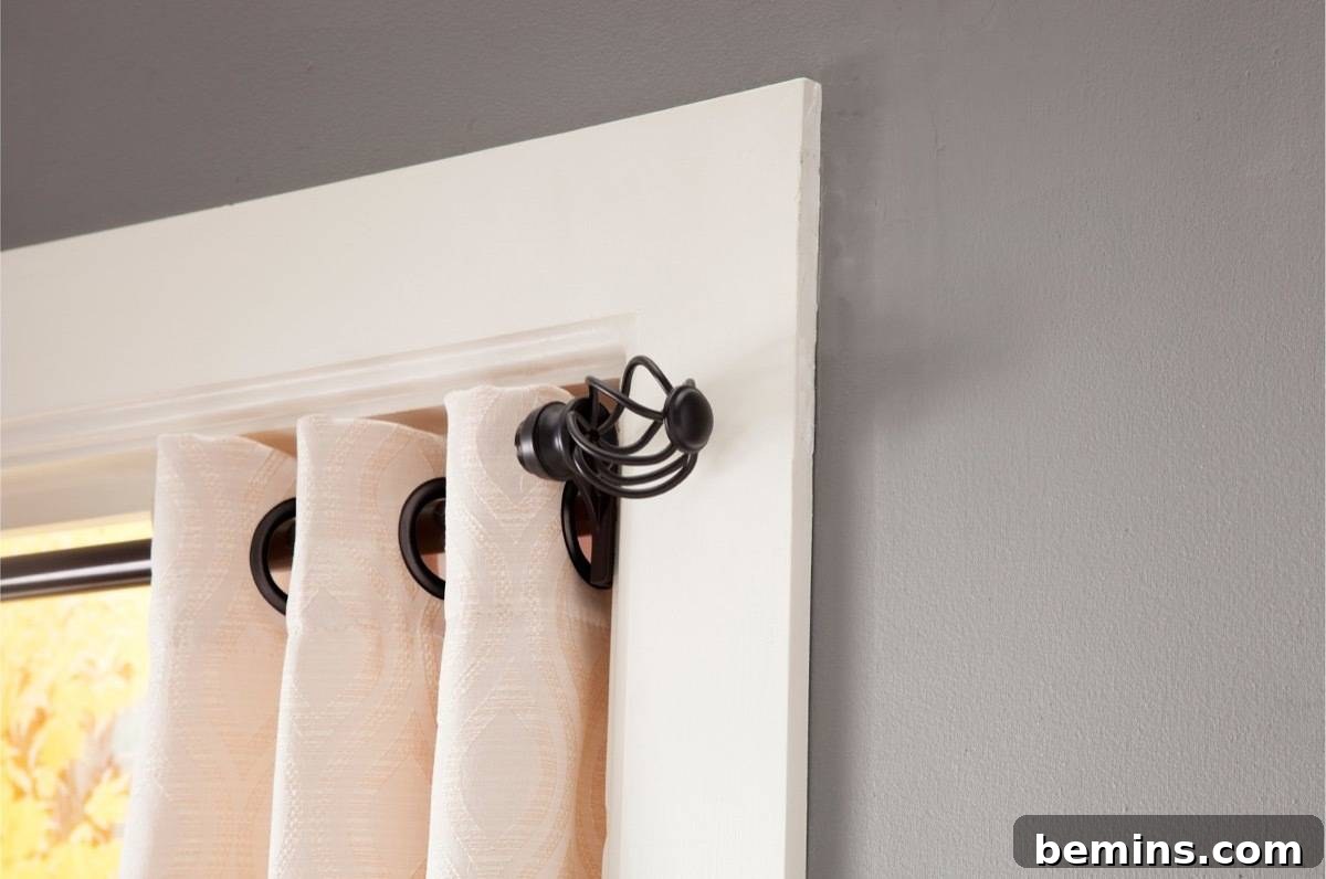 Twist and fit curtain rod