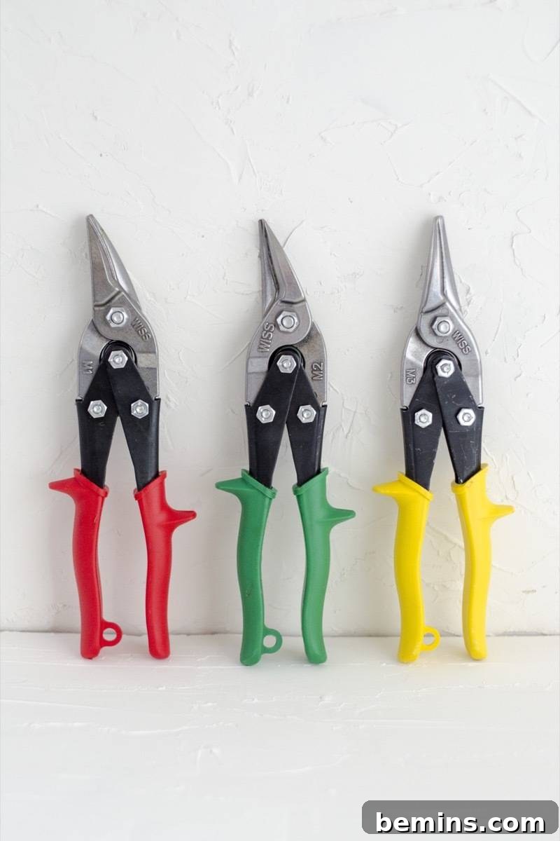 Aviation snips, in red, yellow, and green
