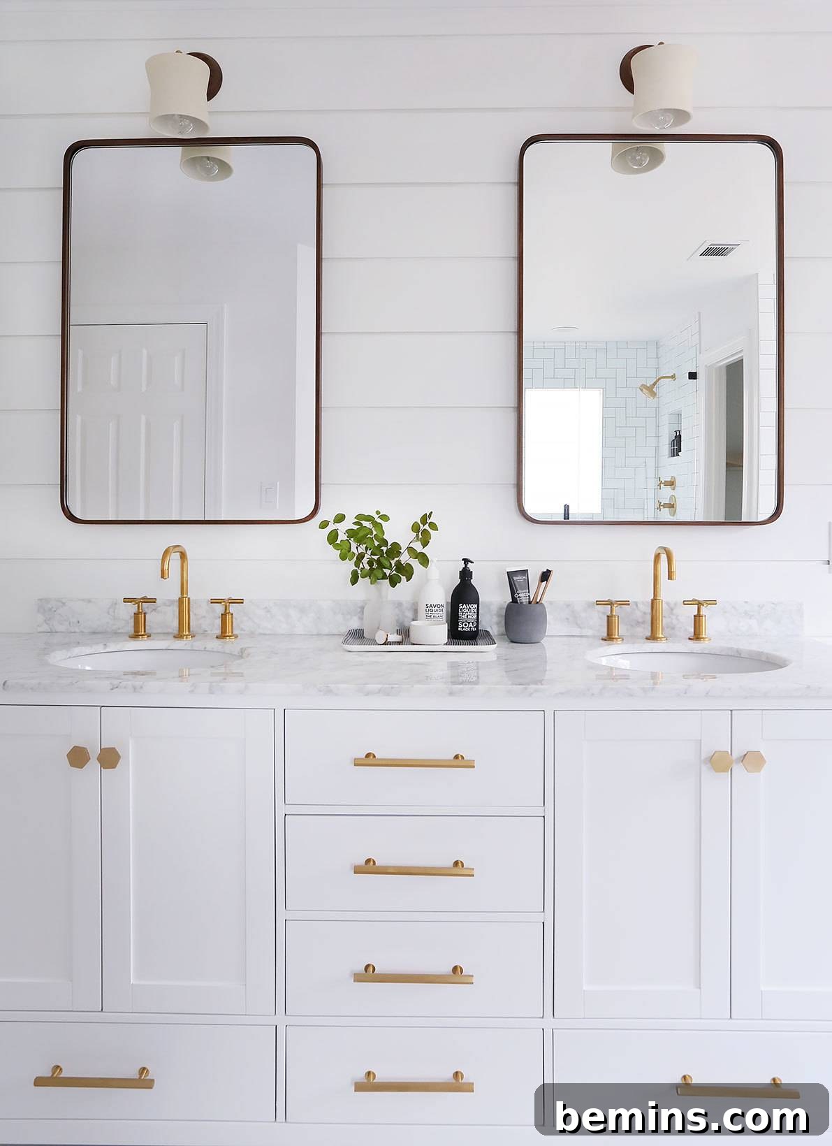 Bathroom with stylish hexagon-shaped hardware