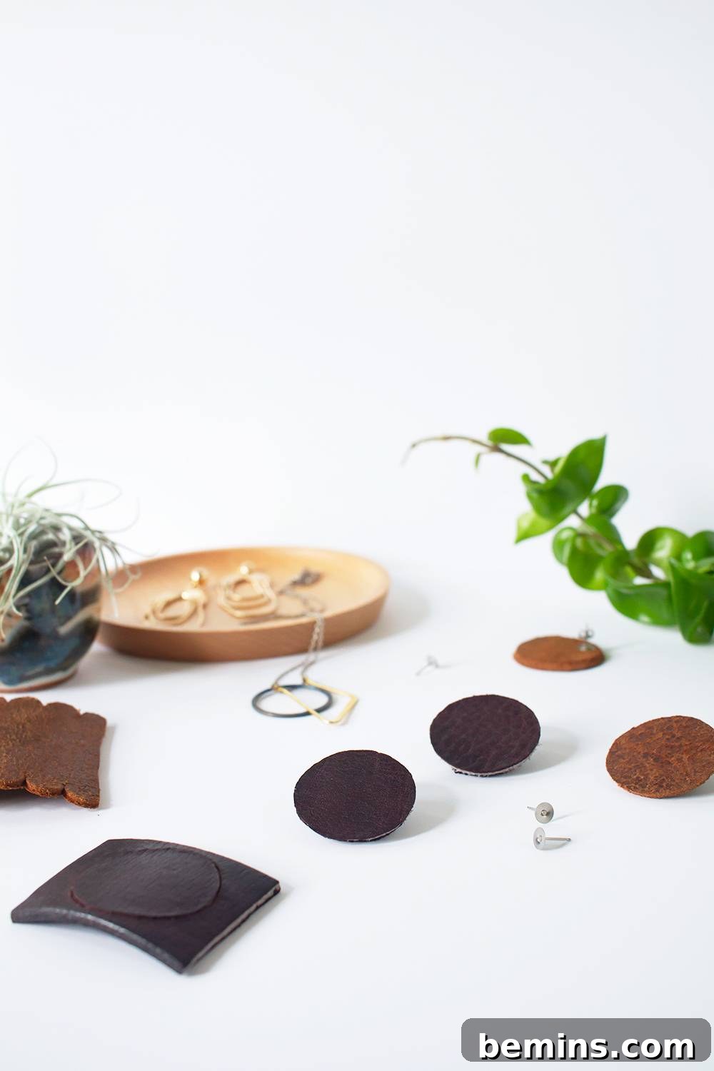 Simple Minimal Leather Earring Project 14 Cute and stylish handmade leather earrings.