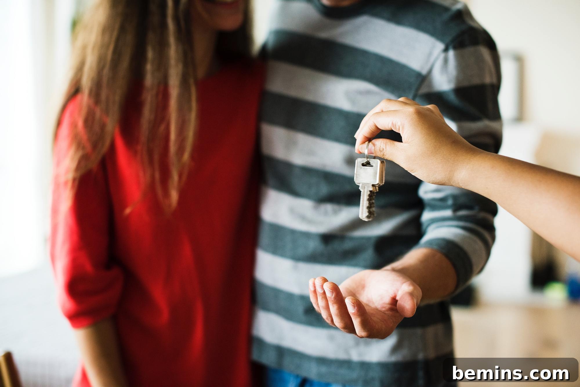 Best Moving Tips: Keys being handed over