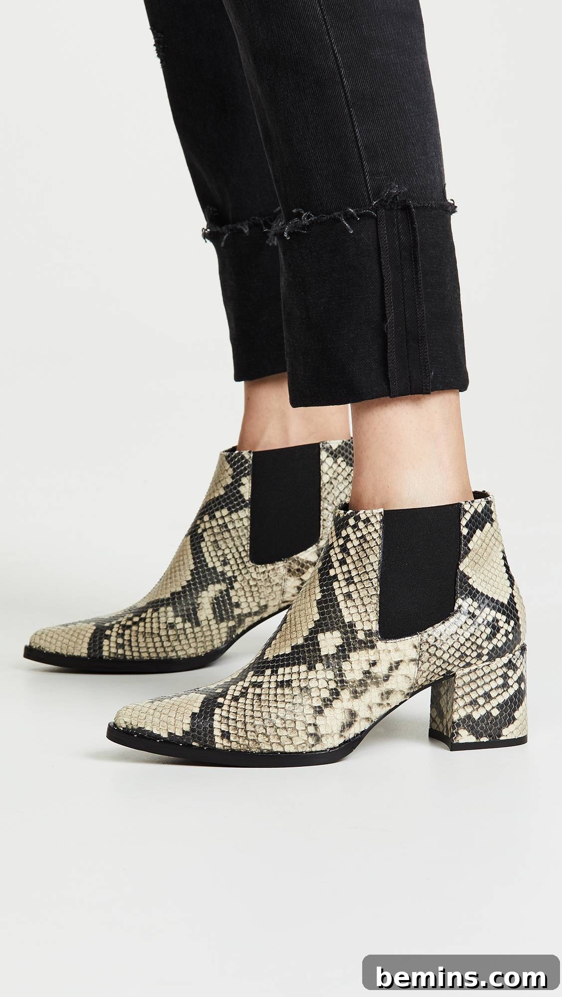 Freda Salvador snakeskin boots, a stylish way to wear animal print