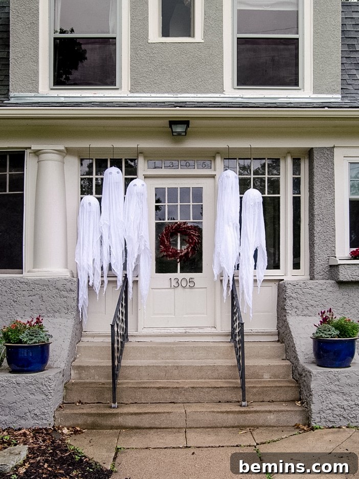 Outdoor Halloween decor: DIY hanging ghosts