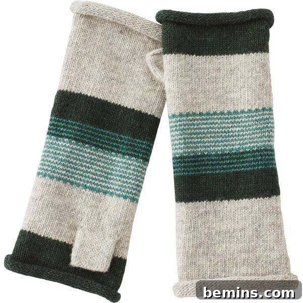 The Ultimate Guide to Fingerless Gloves: Fall's Coziest Trend 7 Fleece-Lined Fingerless Gloves for Extra Warmth