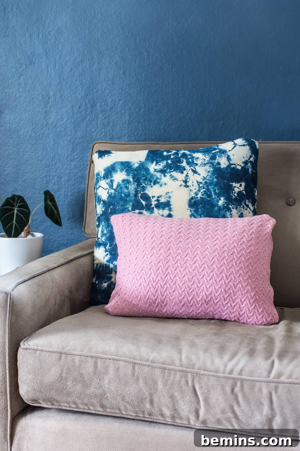Give Your Old Sweater a New Life: DIY Knit Pillow Project 9 Upcycled sweater pillow