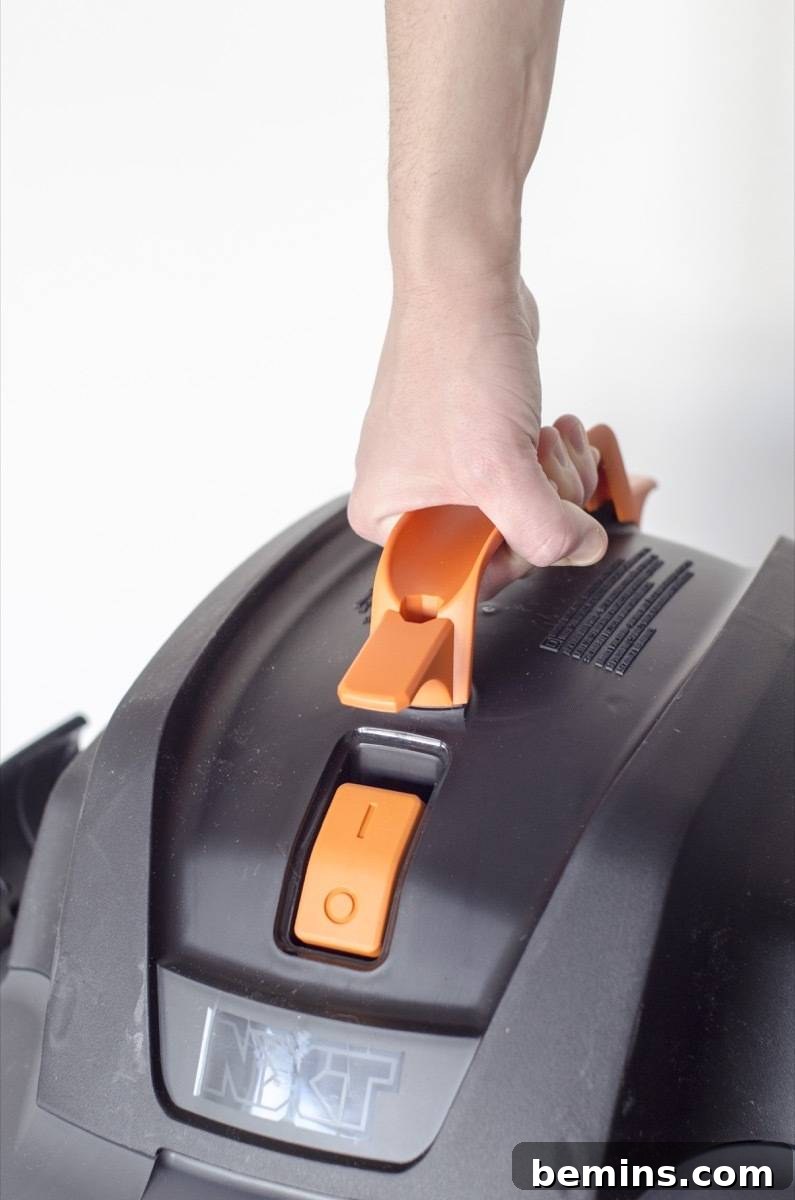 RIGID NXT Wet/Dry Vac: A Tool School Review 3 Ergonomic Carrying Handle on the RIDGID Shop Vac