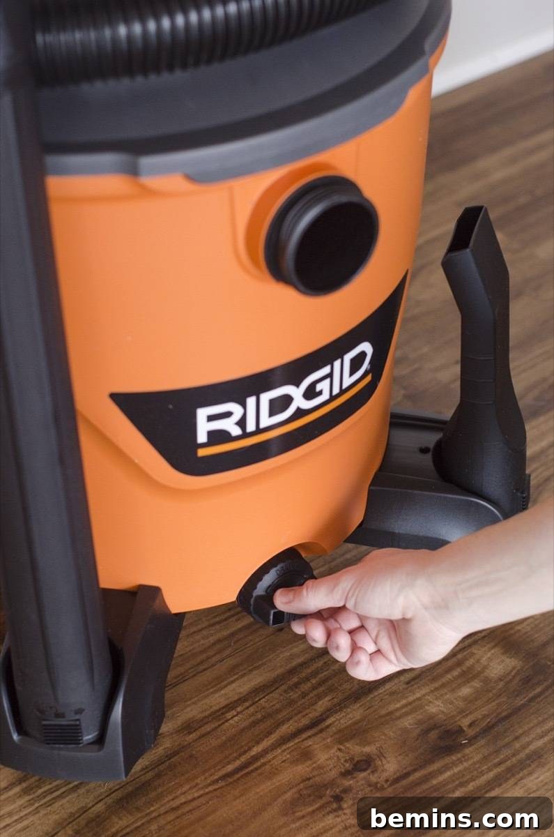 RIGID NXT Wet/Dry Vac: A Tool School Review 4 Close-up Detail of the Rigid Shop Vac Construction