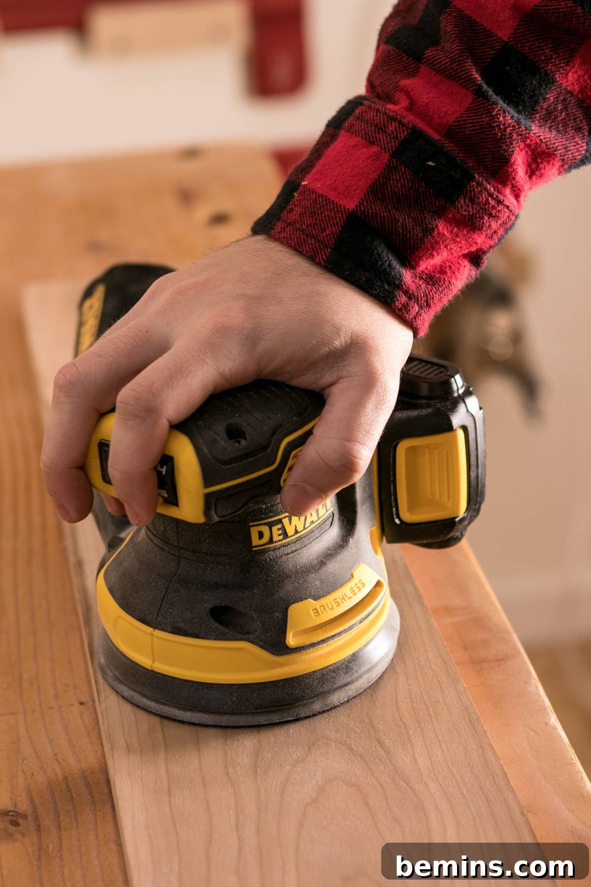 Connect Your Vacuum to Your Random Orbit Sander for Optimal Dust Removal